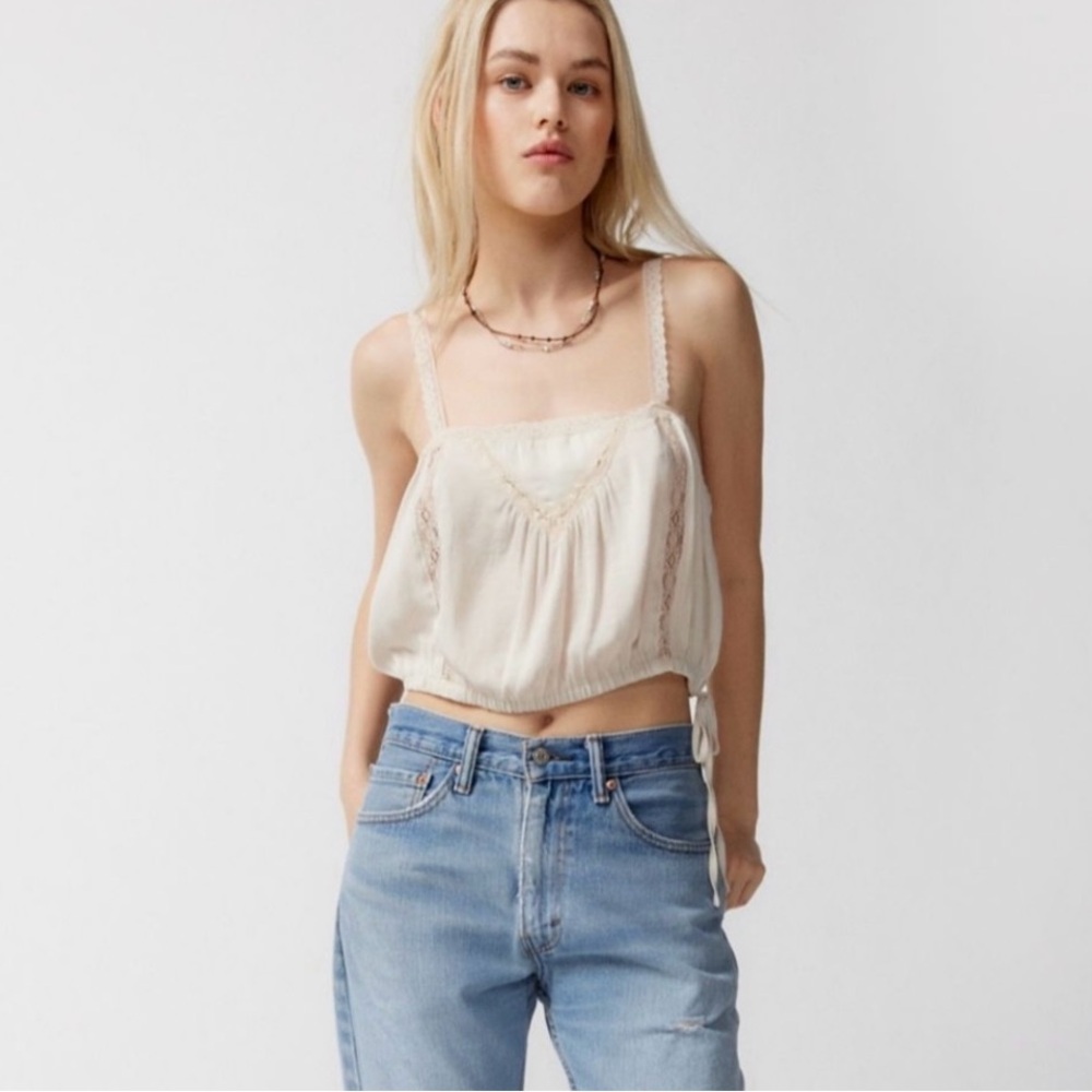 Urban Outfitters Cream Lace Trim Cropped Camisole Size Small